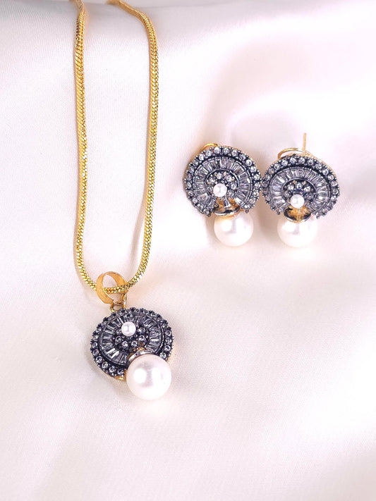 Oxidized Crystal Pearl Pendant Set