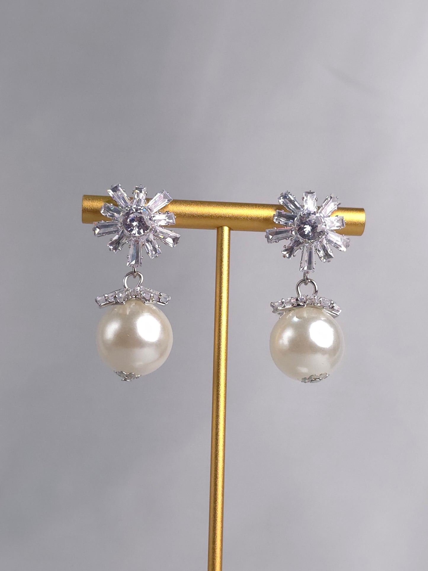 Snowflake Pearl Drops