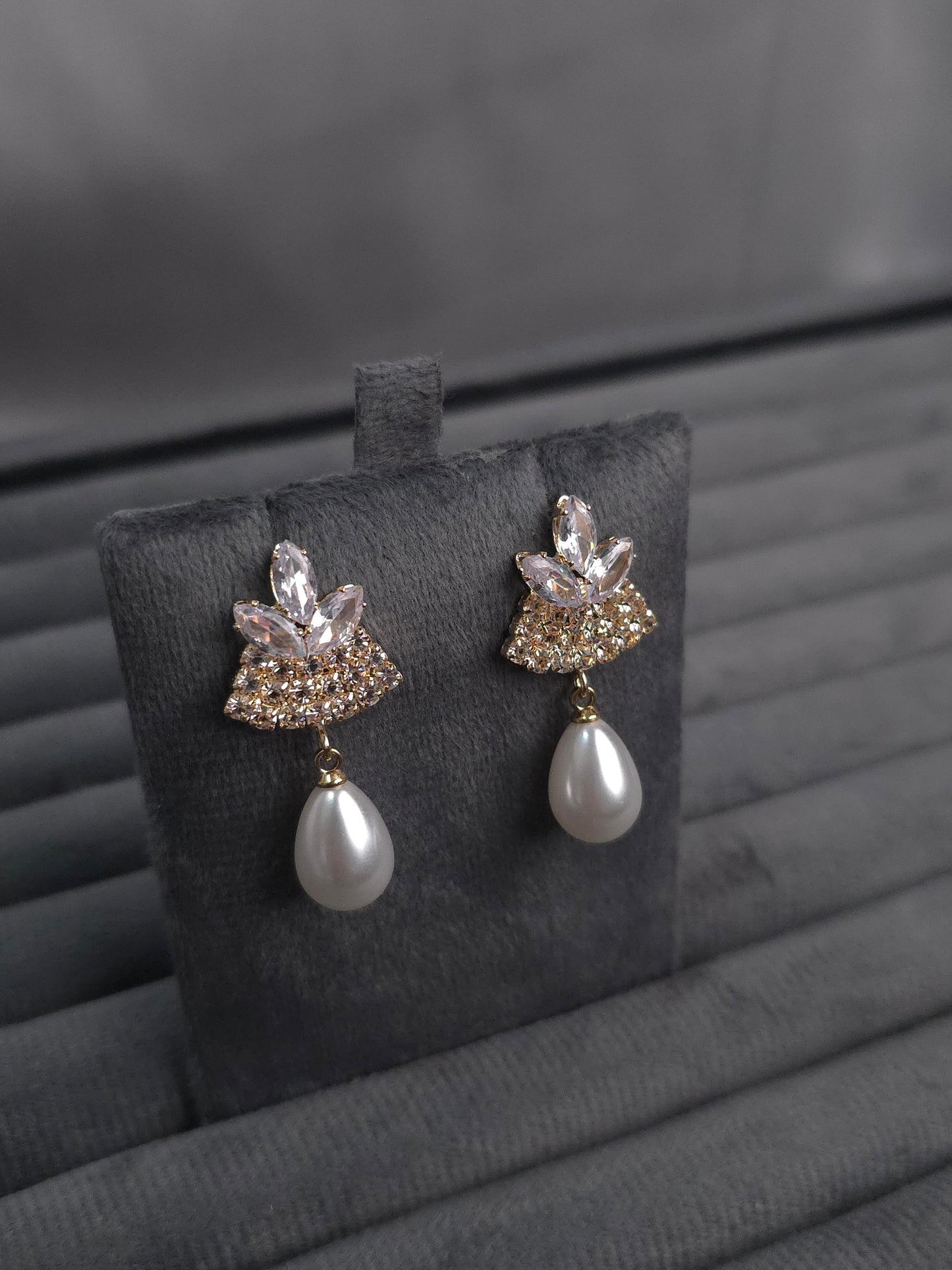 Fan Pearl Drops