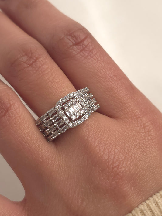 Buckle Sovereign Ring