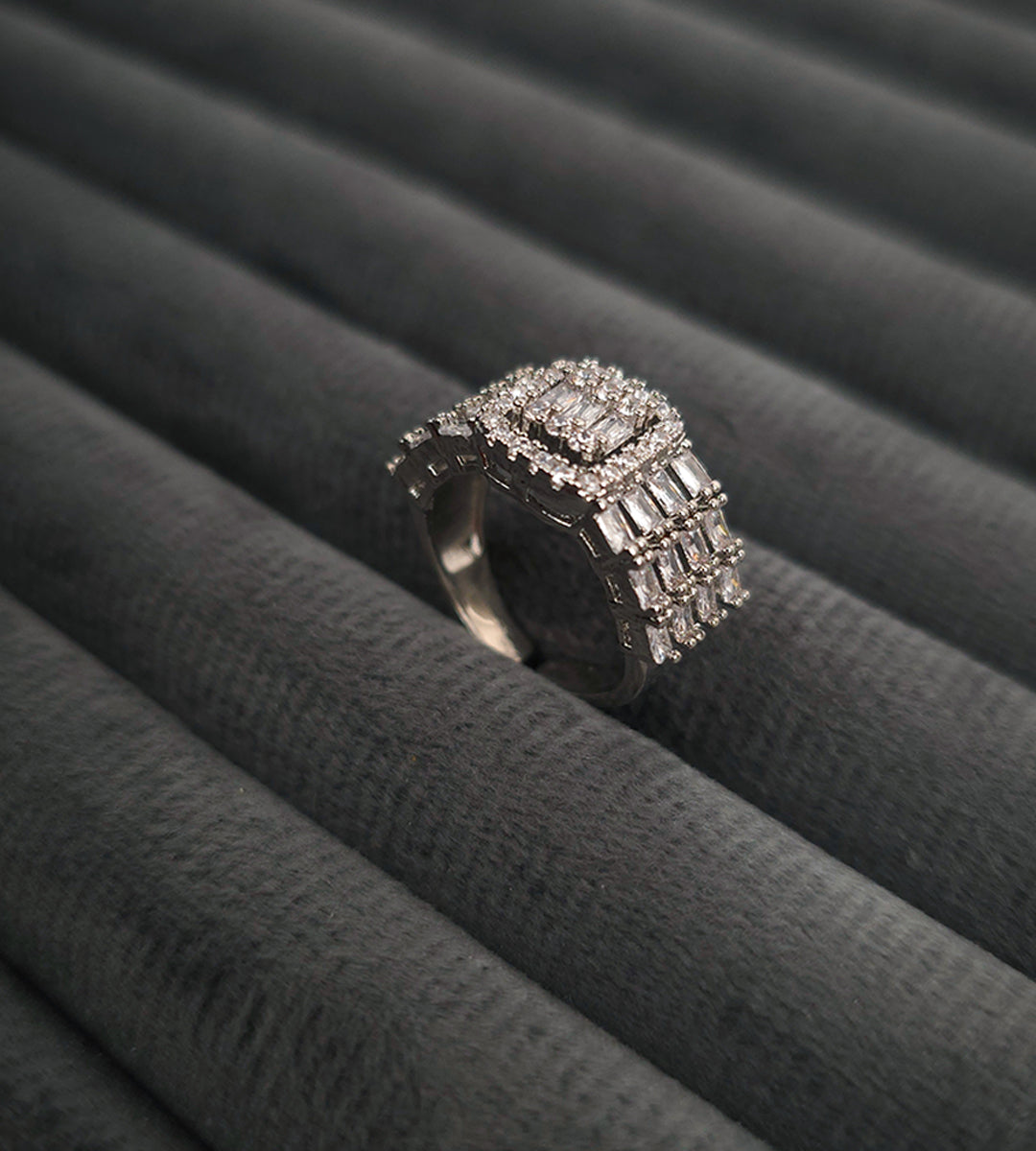 Buckle Sovereign Ring