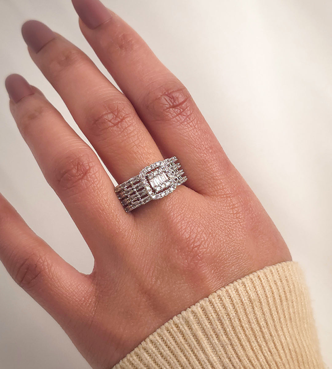 Buckle Sovereign Ring