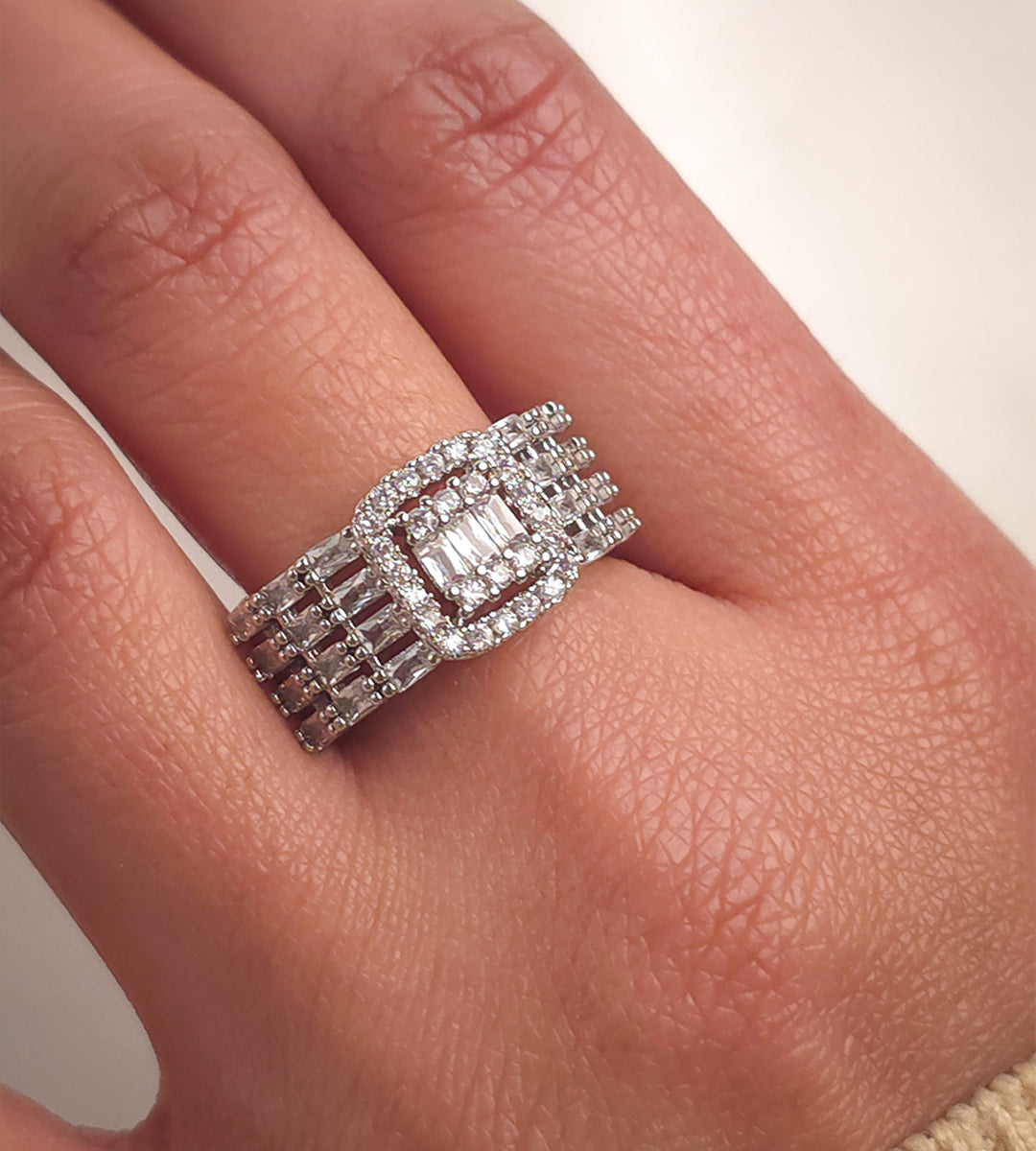 Buckle Sovereign Ring