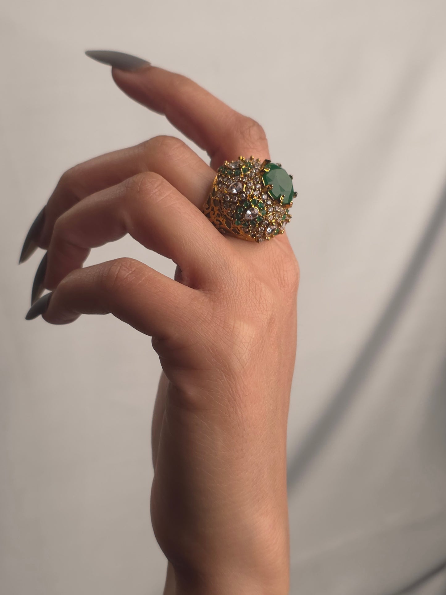 Regal & Traditional Royal Emerald Vanki