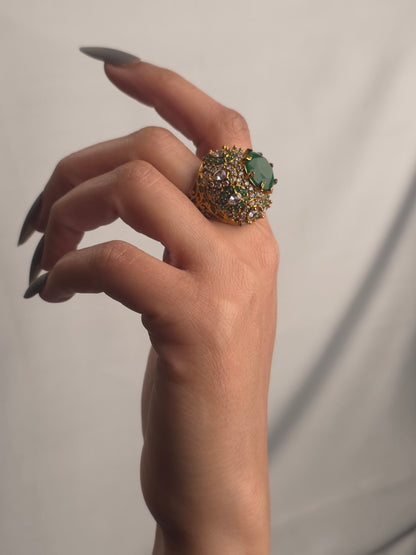 Regal & Traditional Royal Emerald Vanki