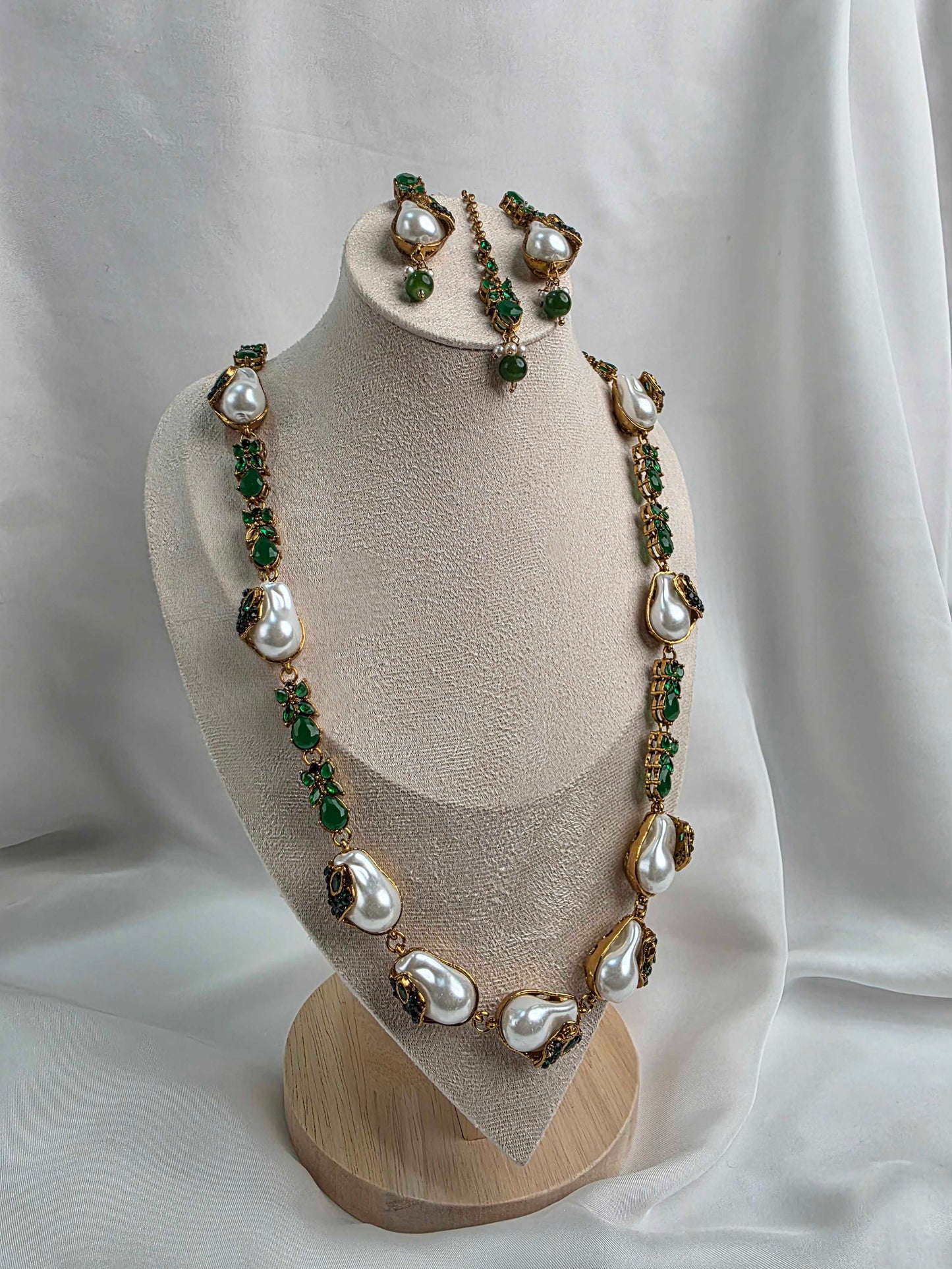 Moti-e-Phool Pearl Set