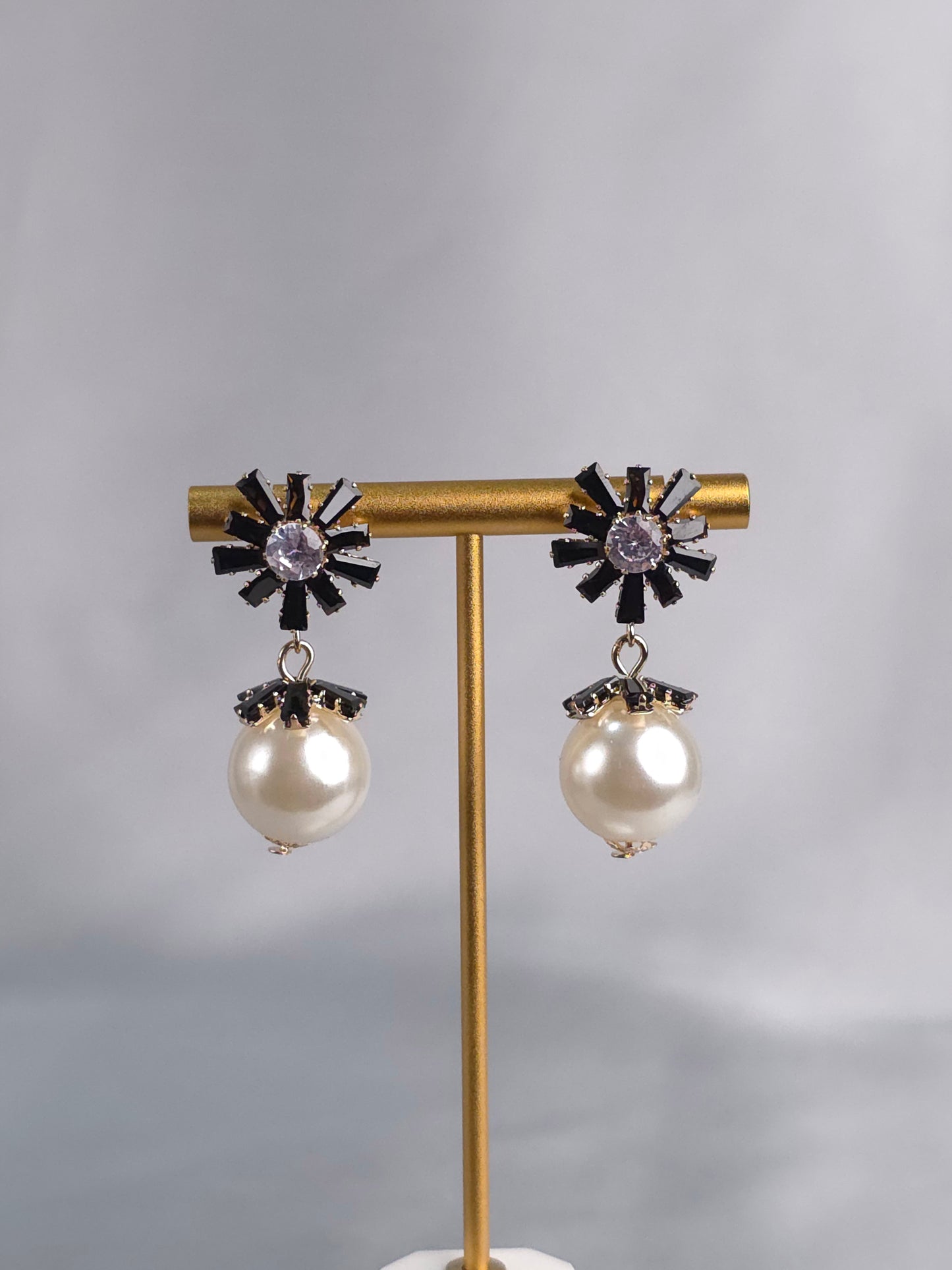 Snowflake Pearl Drops