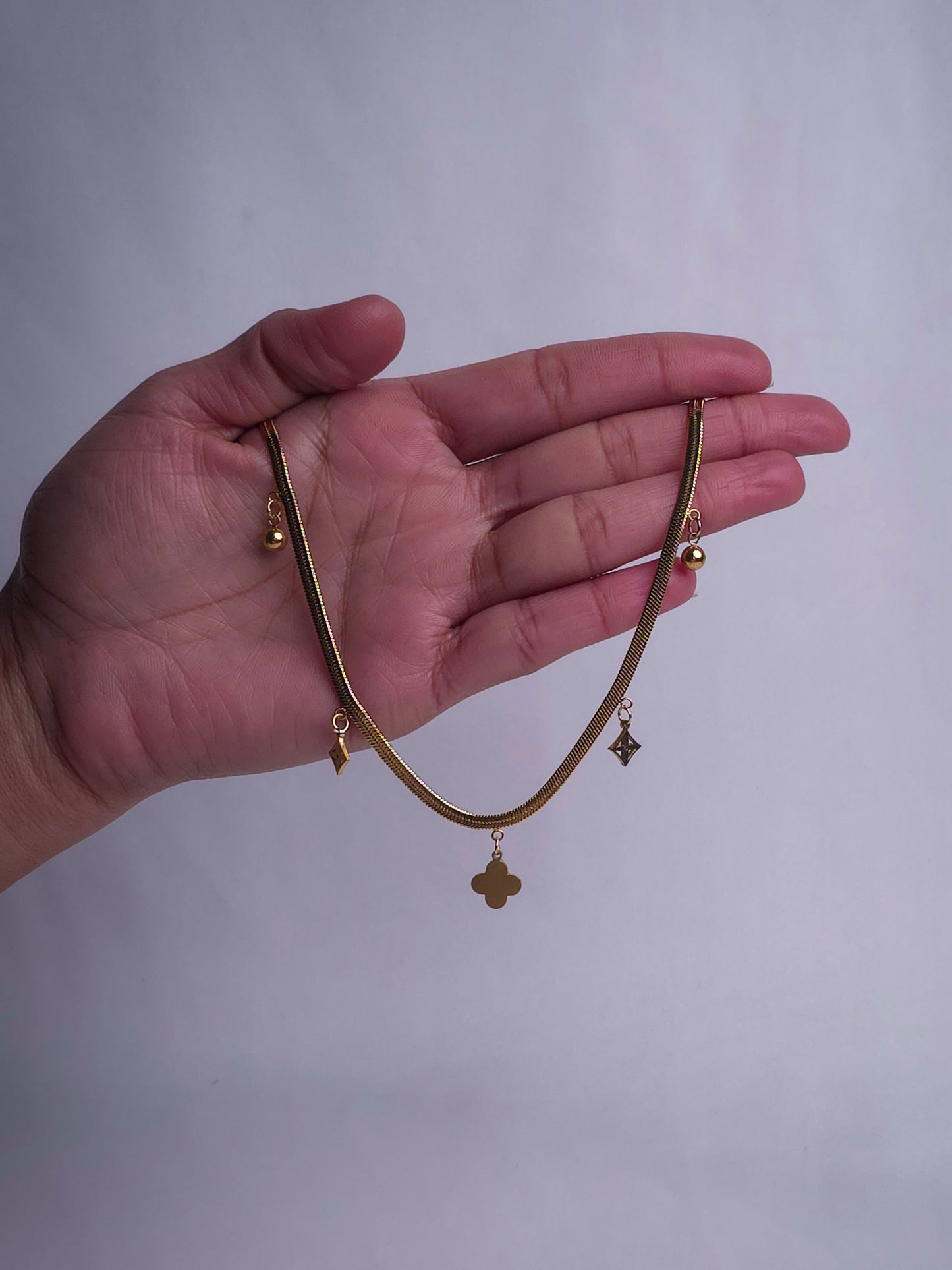 Clover Charm Hearingbone Chain