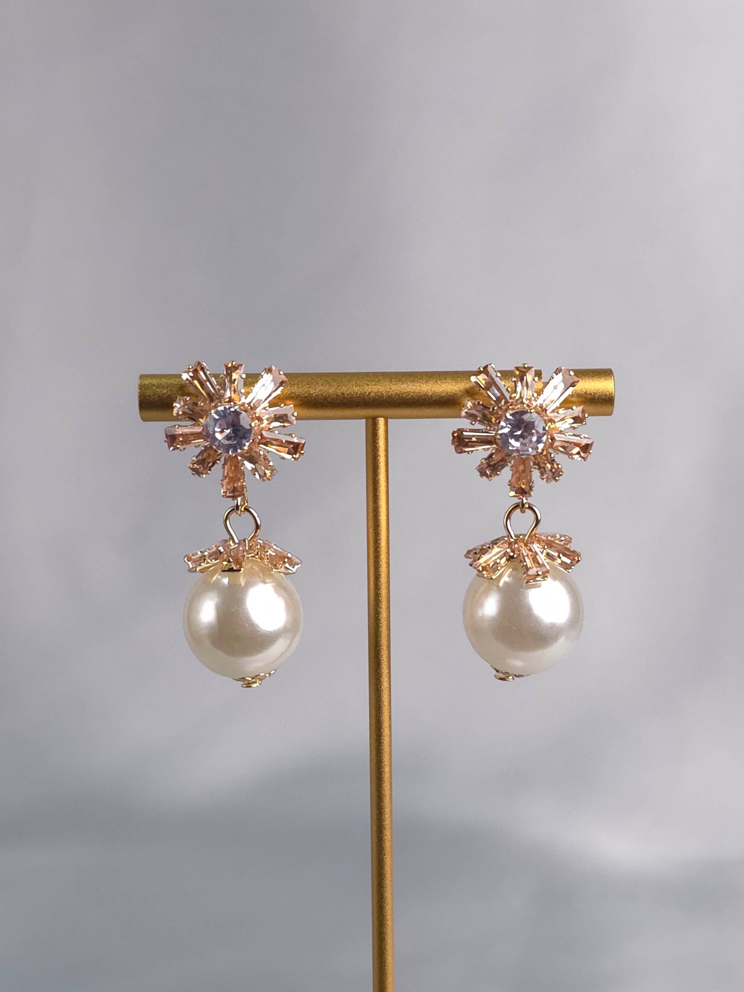 Snowflake Pearl Drops