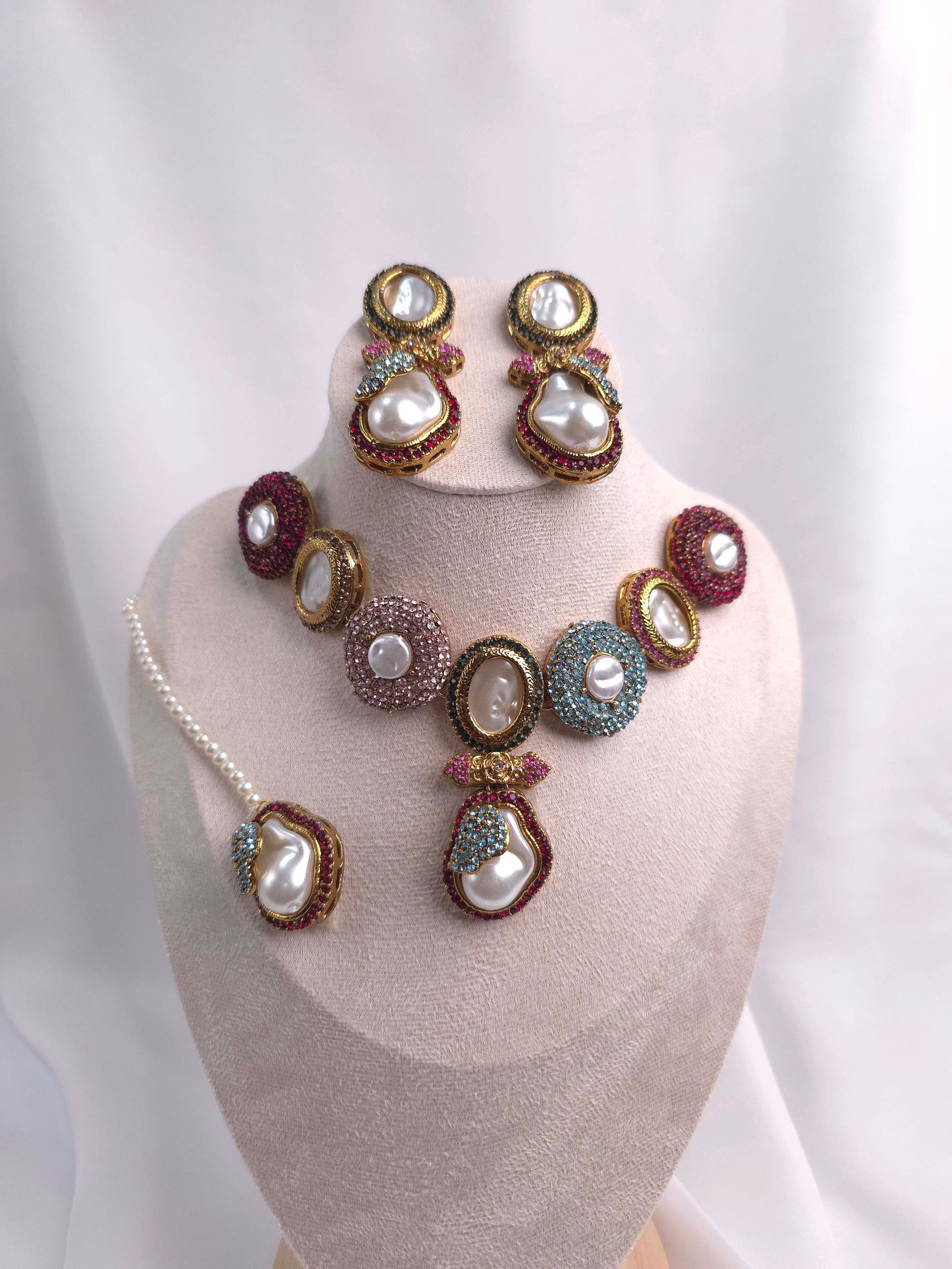 Rang-e-Deewan Pearl Mughal Charm Set