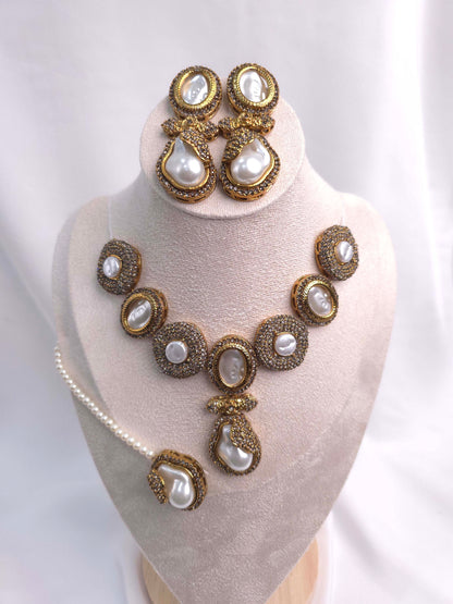 Rang-e-Deewan Pearl Mughal Charm Set